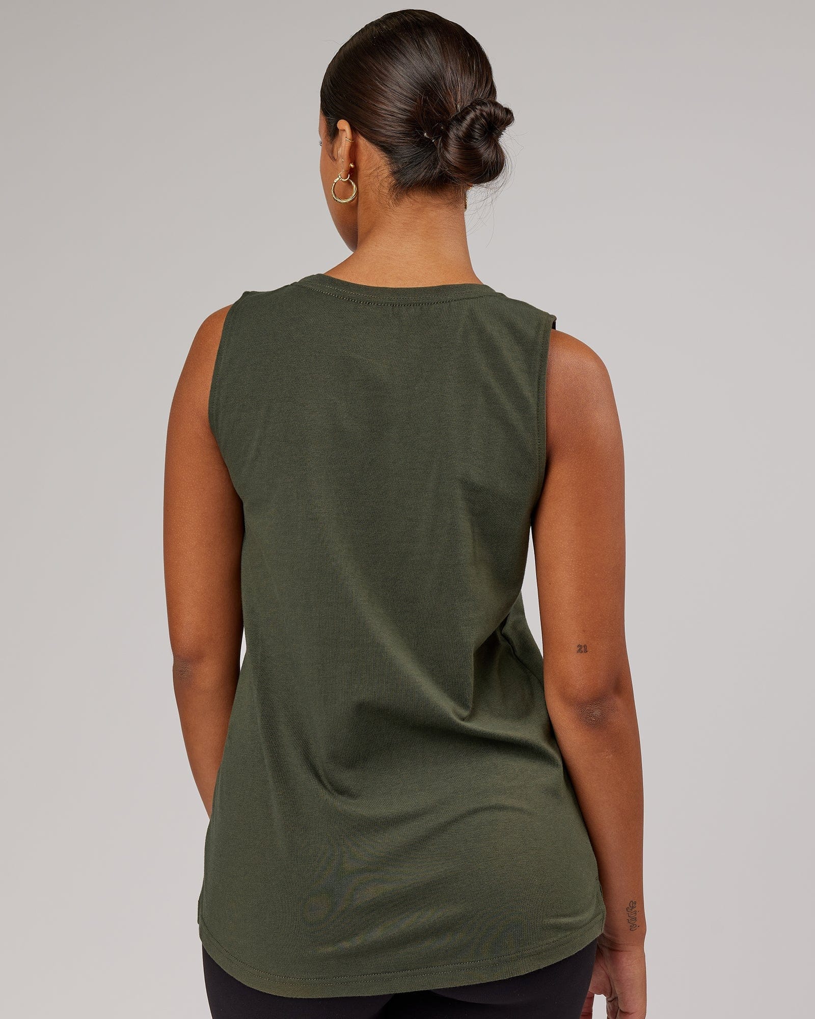 Model wearing Strength FLXDRY Performance Tank - Forest Night