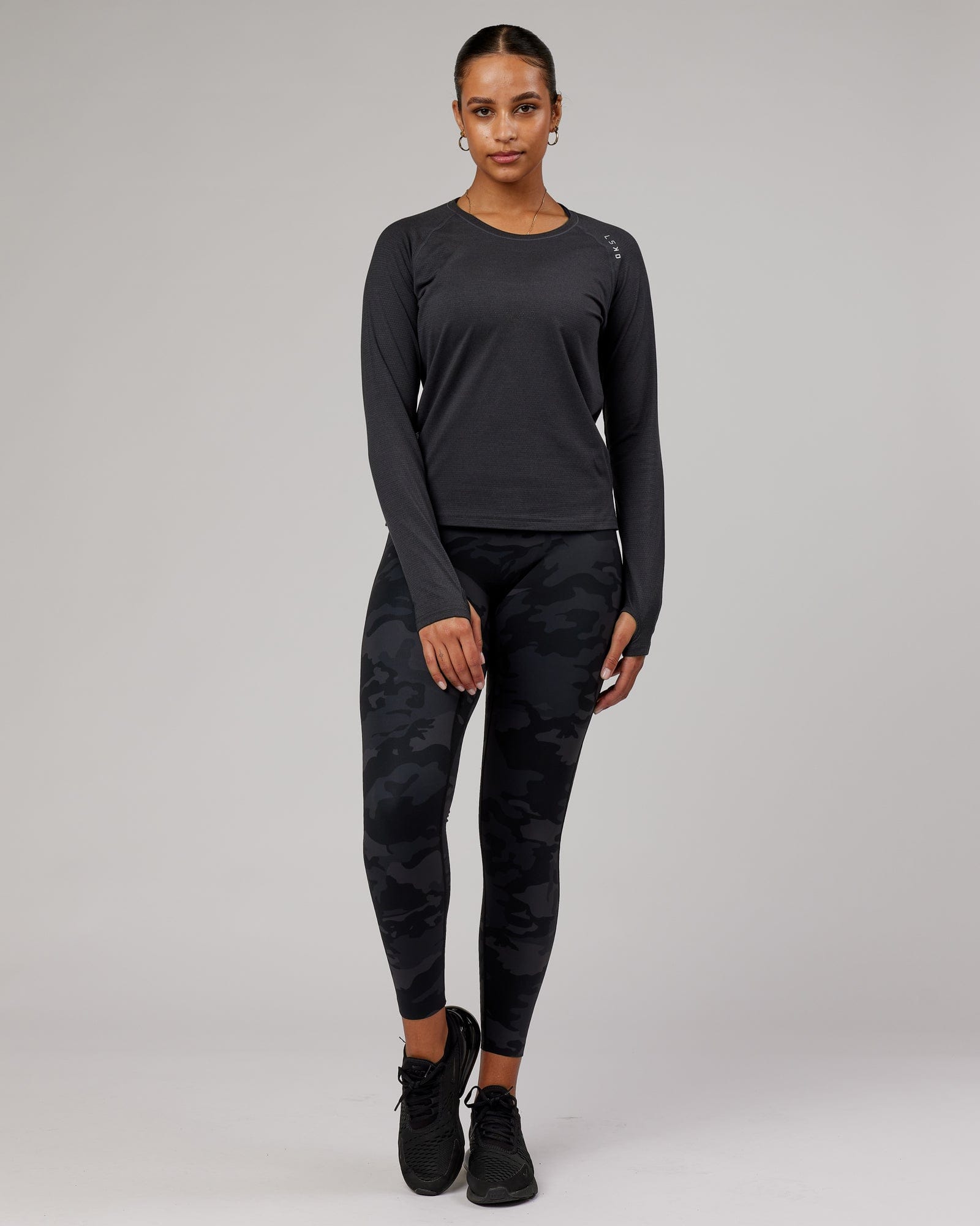 Model wearing Perform VapourFLX LS Tee - Black Marl